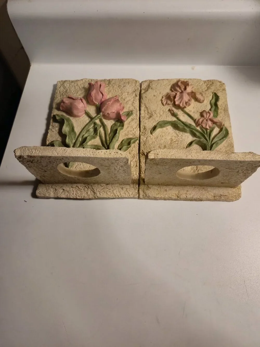 VINTAGE HEN-FEATHERS 3D RESIN/CERAMIC TULIP WALL PLAQUE (SET OF 2) 8.5